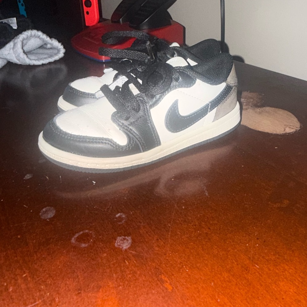 Nike Kids Black and White Sneakers